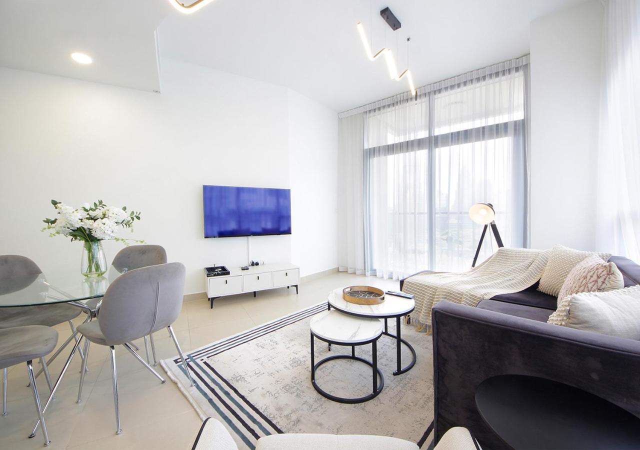 Stylish 2br In Bellevue Pool, Gym & Burj Views Dubai
