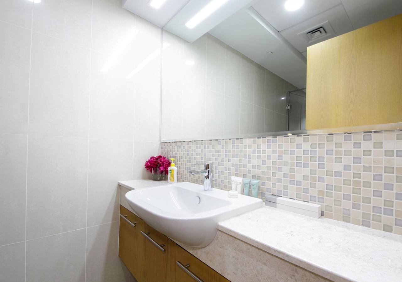 Stylish 2br In Bellevue Pool, Gym & Burj Views Apartment